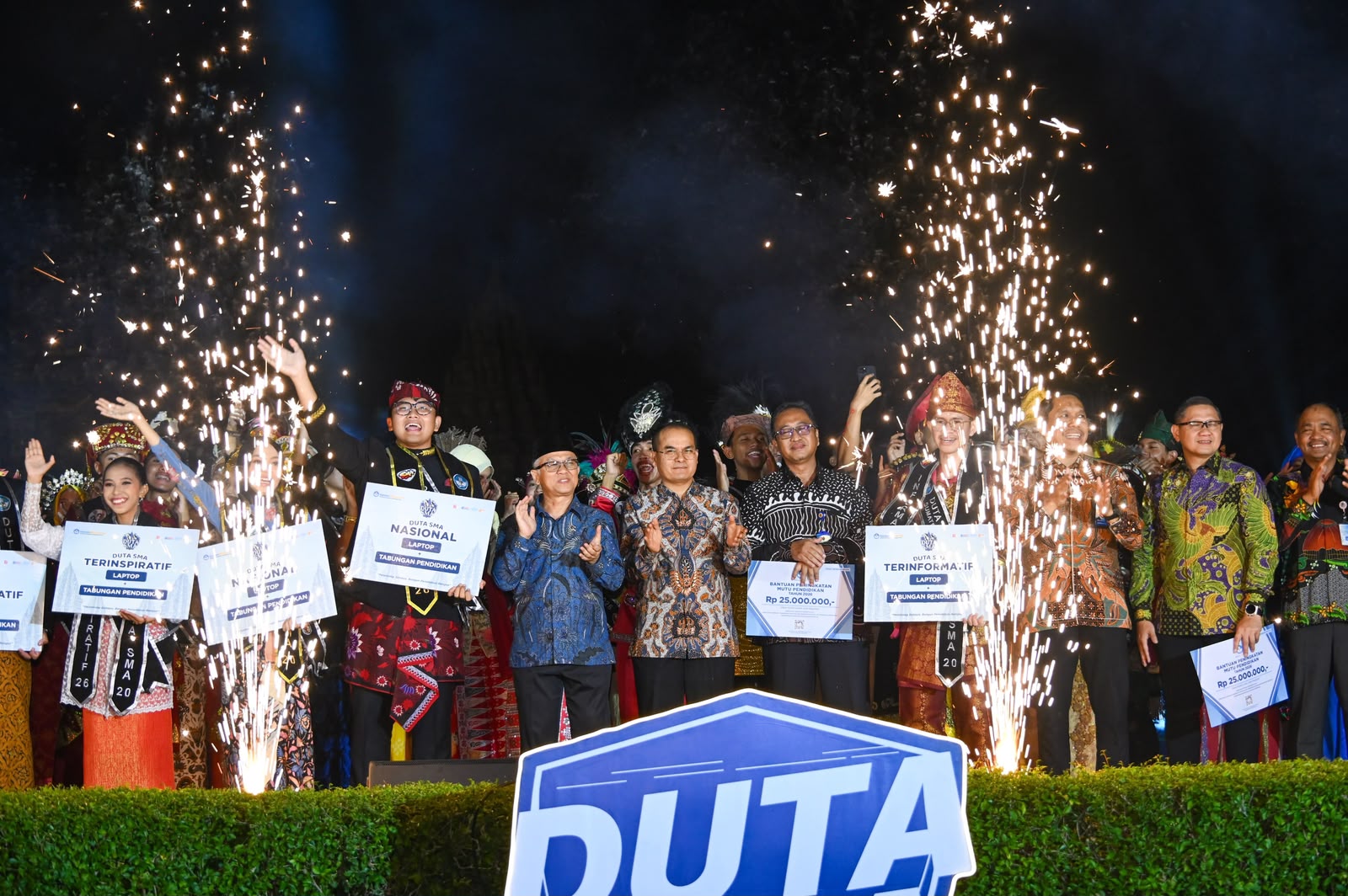 Background AKSARA Duta SMA Jawa Timur